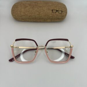 the amber feline 🐾